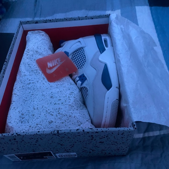 Jordan 4 military blue main image 2
